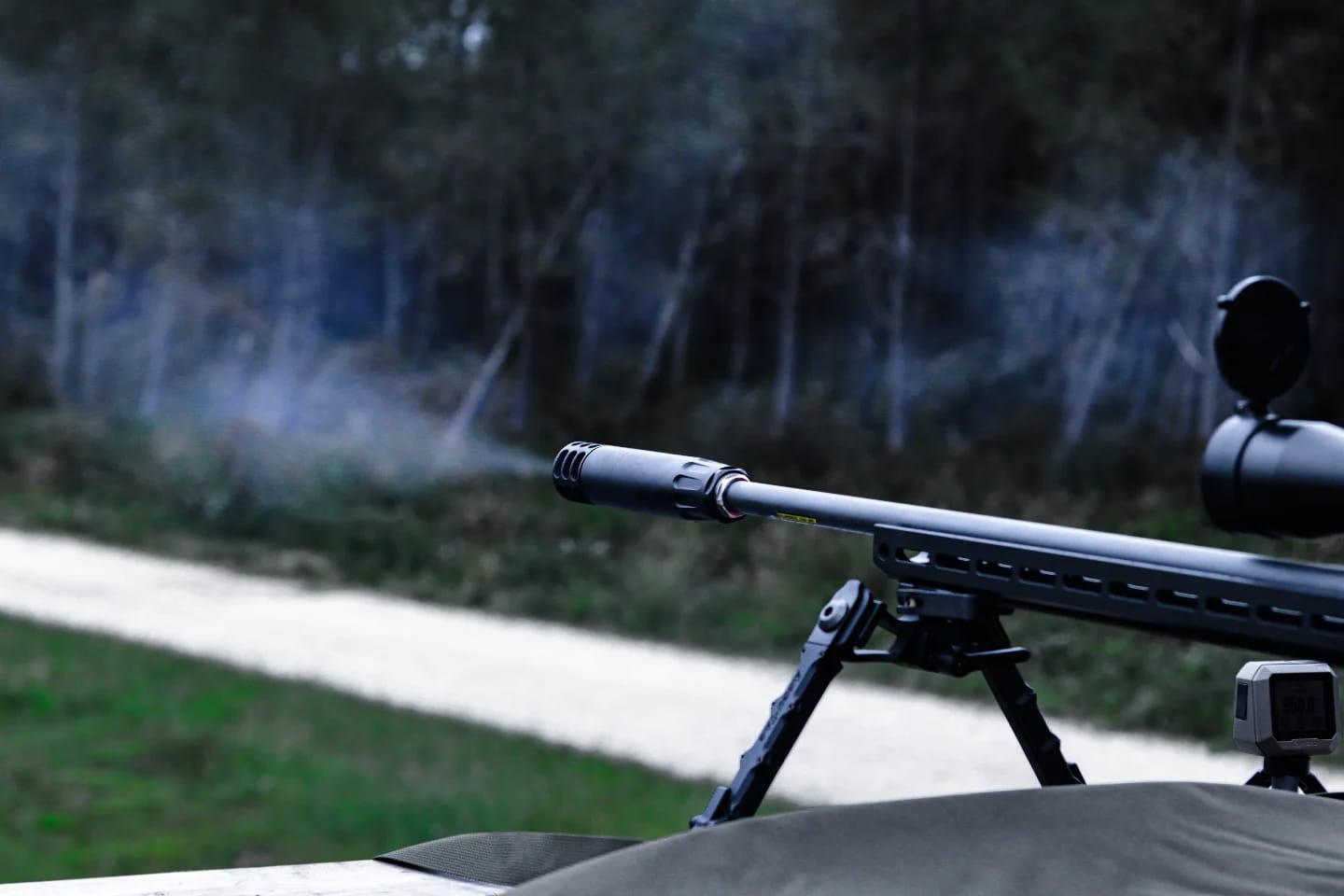 Rifle equipped with a moderator.